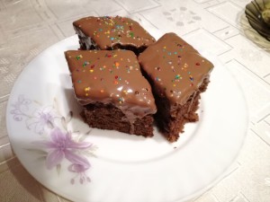 Много вкусни пастички с шоколадова глазура.