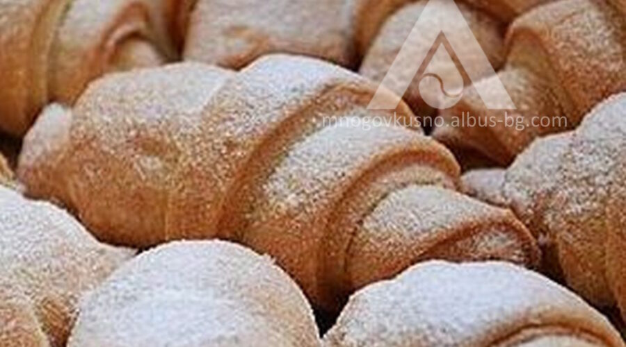 Рецепта за вкусни парти хапки - рогчета с кренвирши, сирене и кашкавал или локумки.