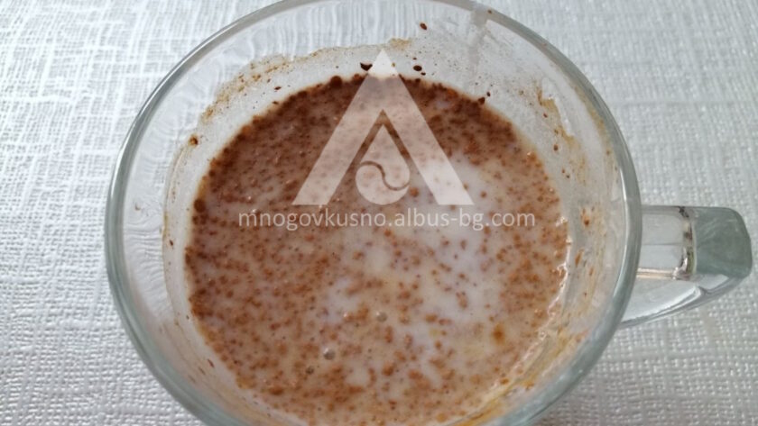 Кисело мляко с мед и канела.