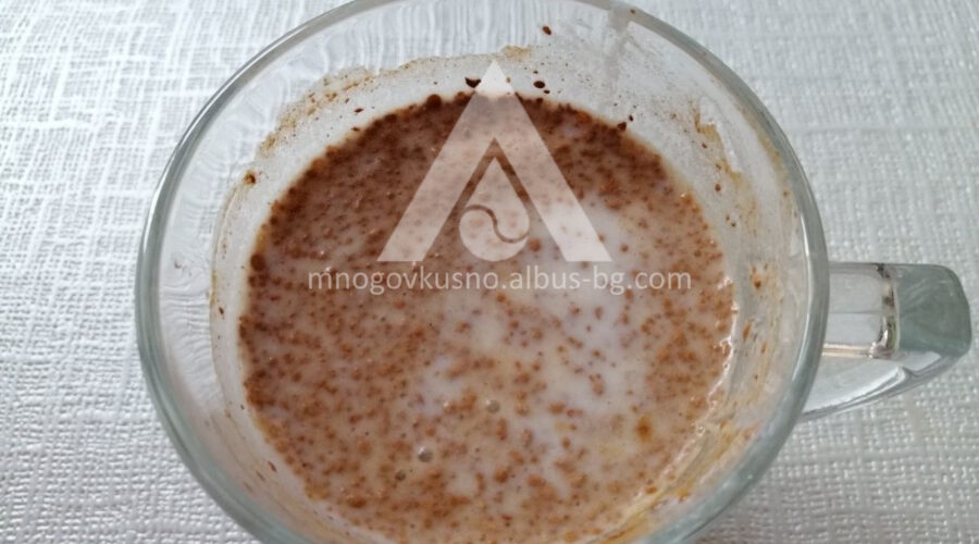 Кисело мляко с мед и канела.