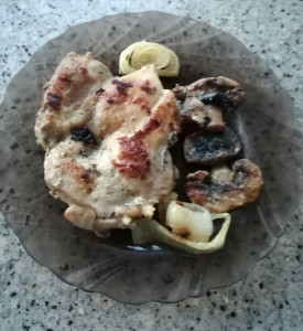 Крехка пържола с гъби и босилек