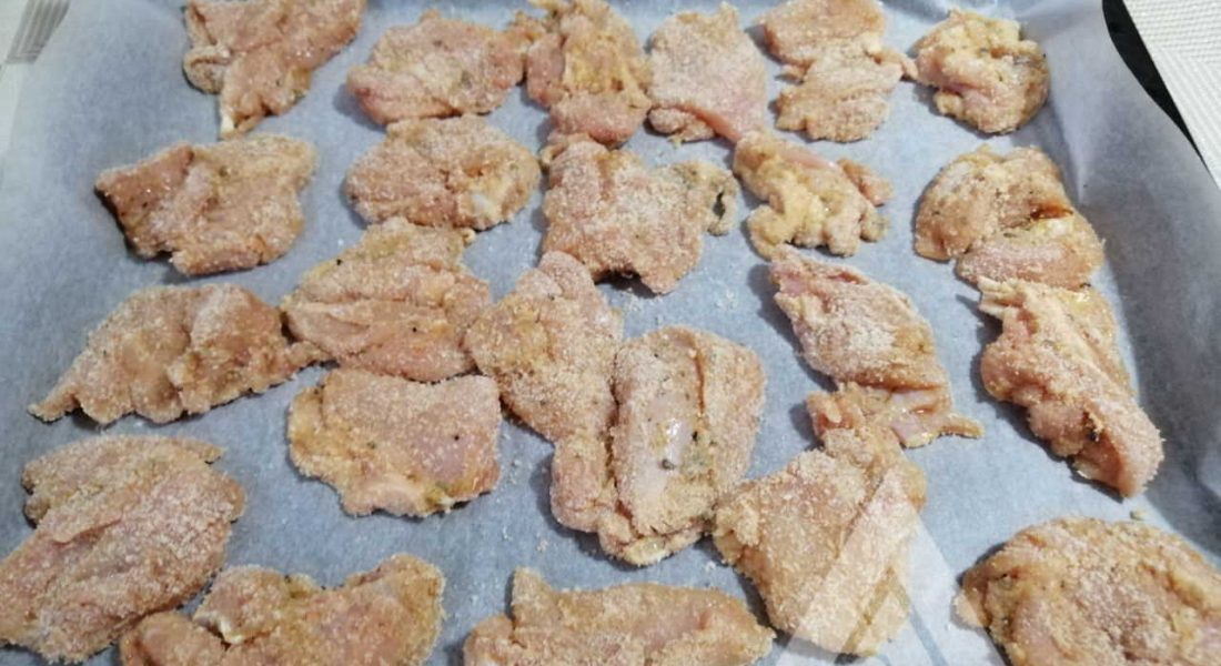 Здарвословно приготвяне на пилешки хапки с галета.