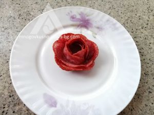 Украса с роза от салам.