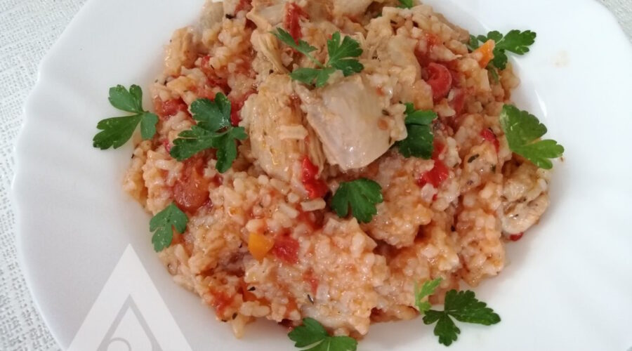 Здравословно пилешко месо с ориз и домати, ммм ... много вкусно!
